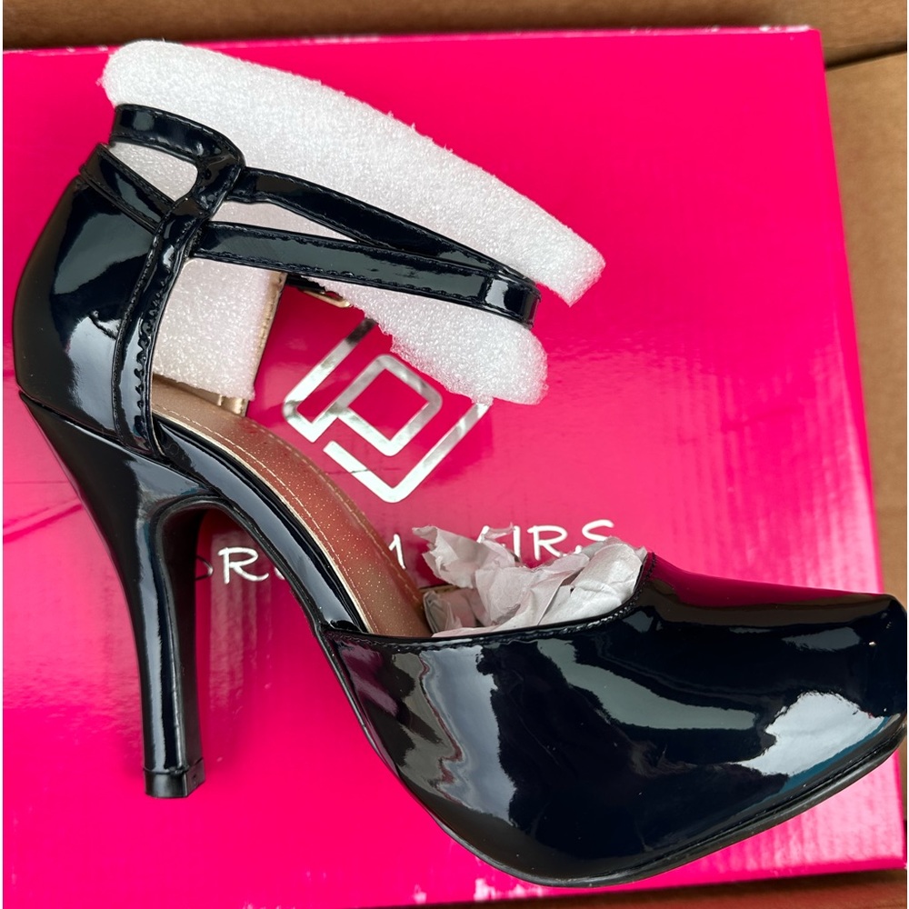 Navy blue high heels NEW SIZE 5 DREAM PAIRS